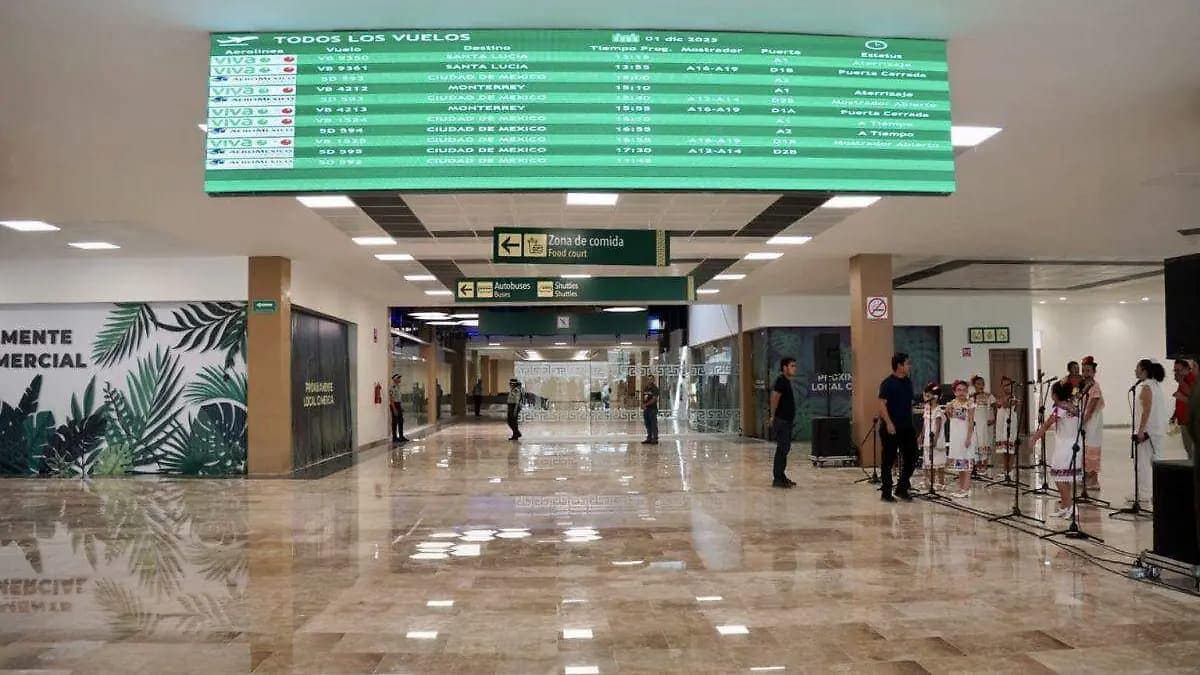 Aeropuerto de Tulum con aviones en pista durante caída de vuelos internacionales en 2026