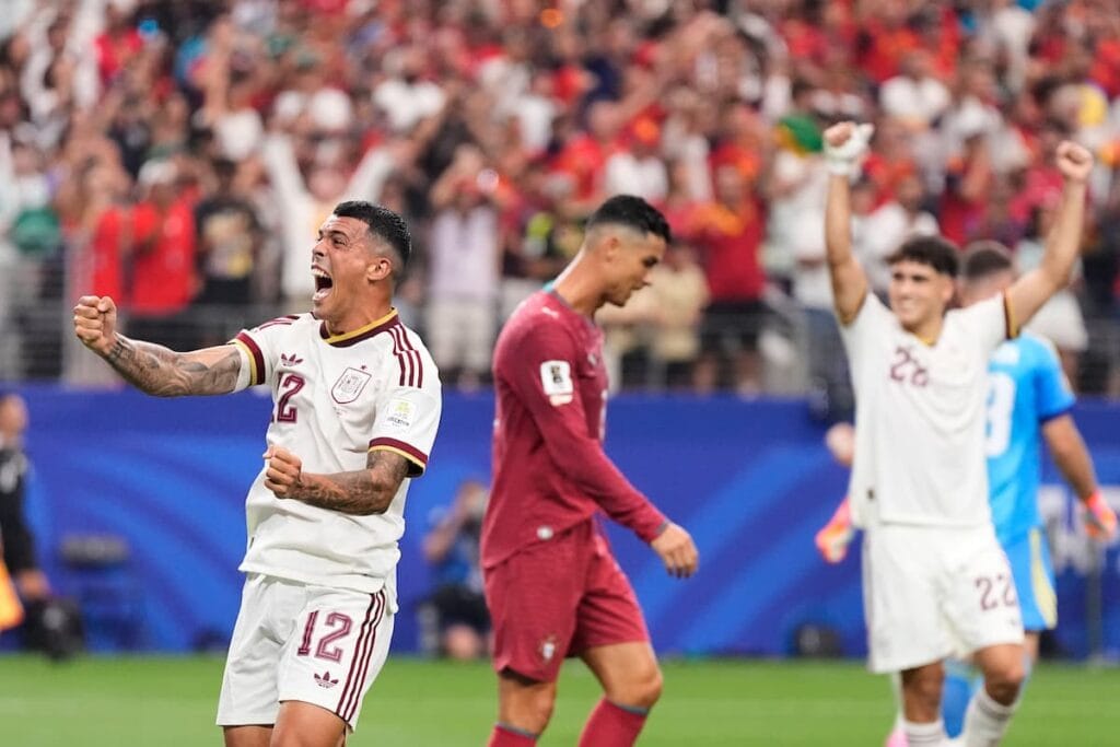 Mikel Merino celebra el gol de la victoria para España frente a la selección de Portugal en el Mundial 2026.