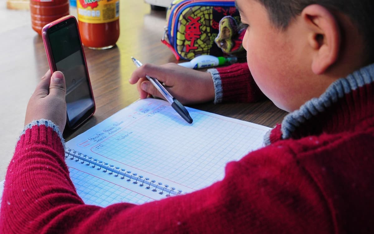 Sesión del Congreso de Quintana Roo sobre la iniciativa de regulación de dispositivos electrónicos en escuelas.