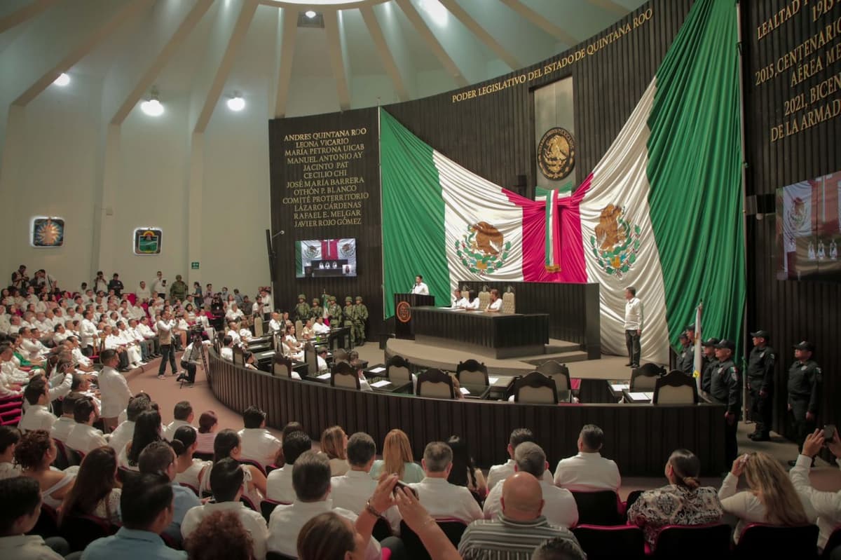 Congreso de Quintana Roo durante presentación de libro digital sobre justicia electoral.