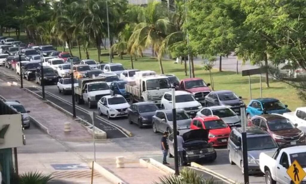 trafico-cancun-avenida-colosio