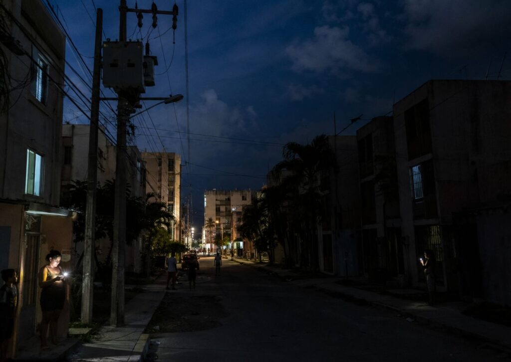 Una nueva línea de alimentación busca fortalecer el suministro eléctrico de Villas del Sol y El Edén.