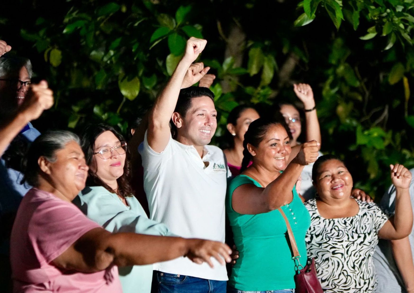 Reunión vecinal en Cozumel con el diputado Renán Sánchez Tajonar, en el contexto de gestiones ciudadanas y seguimiento a necesidades de familias de la isla.
