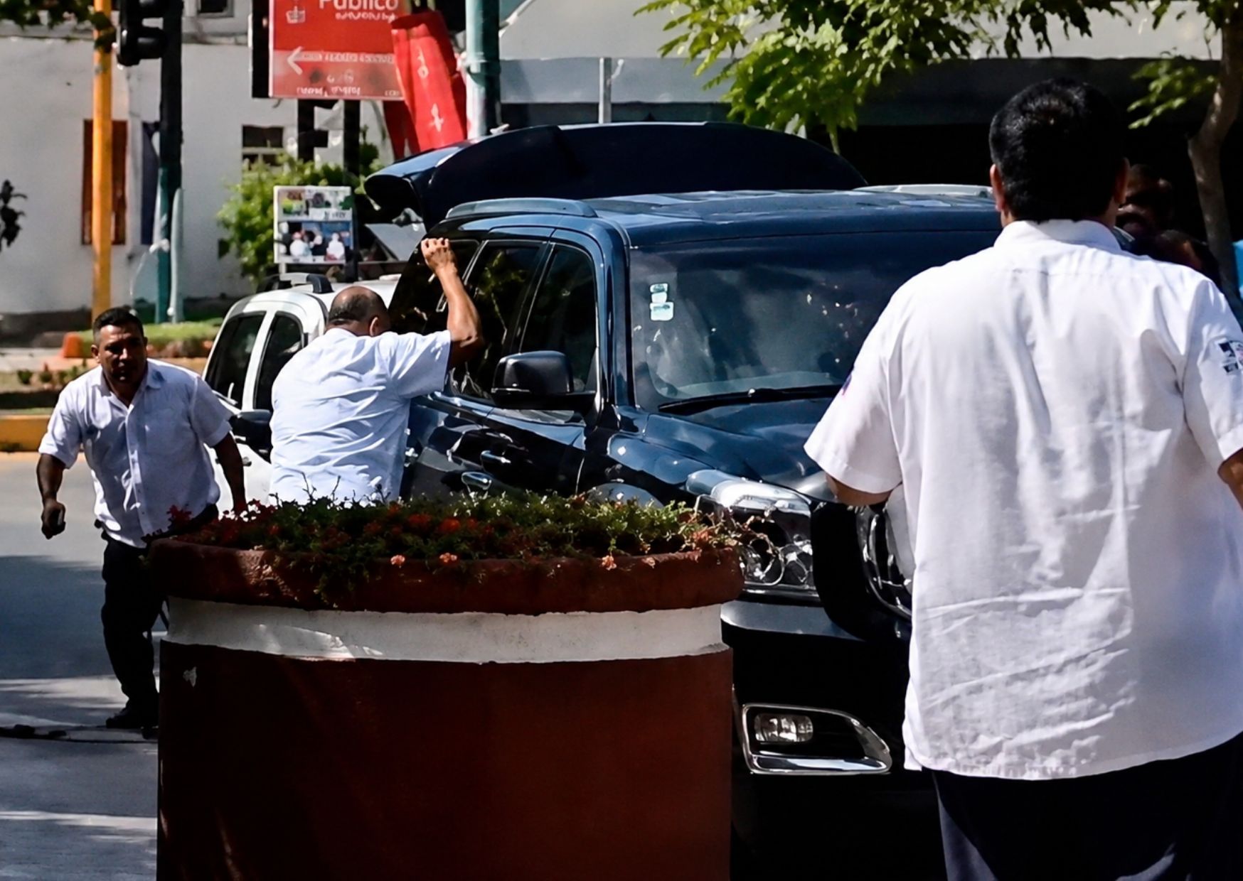 Taxistas de Cancún reciben seis años de prisión por impedir viaje de Uber