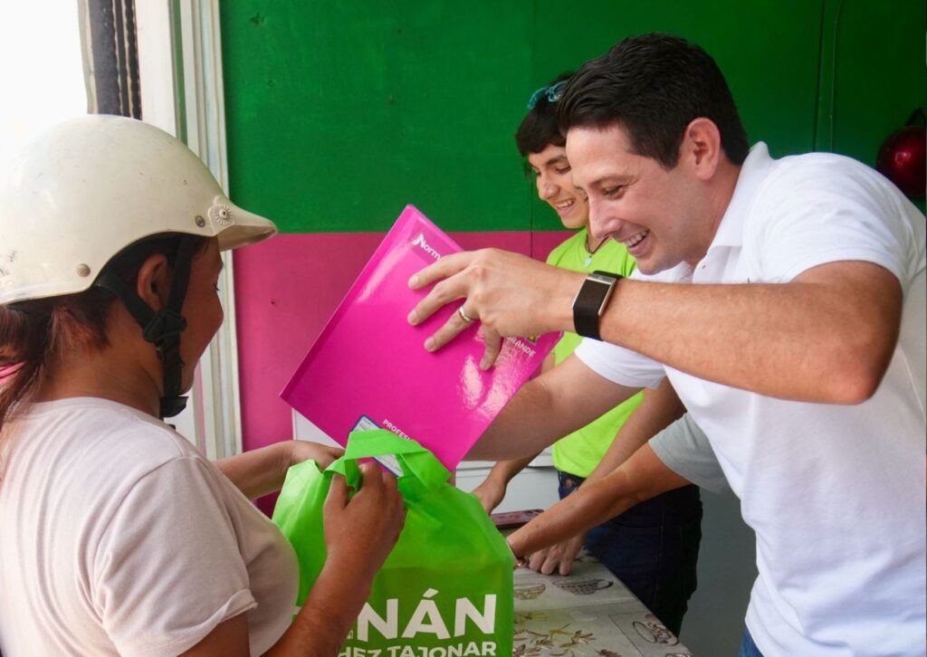 Desde 2022 se han entregado casi 35 mil paquetes escolares en Cozumel.