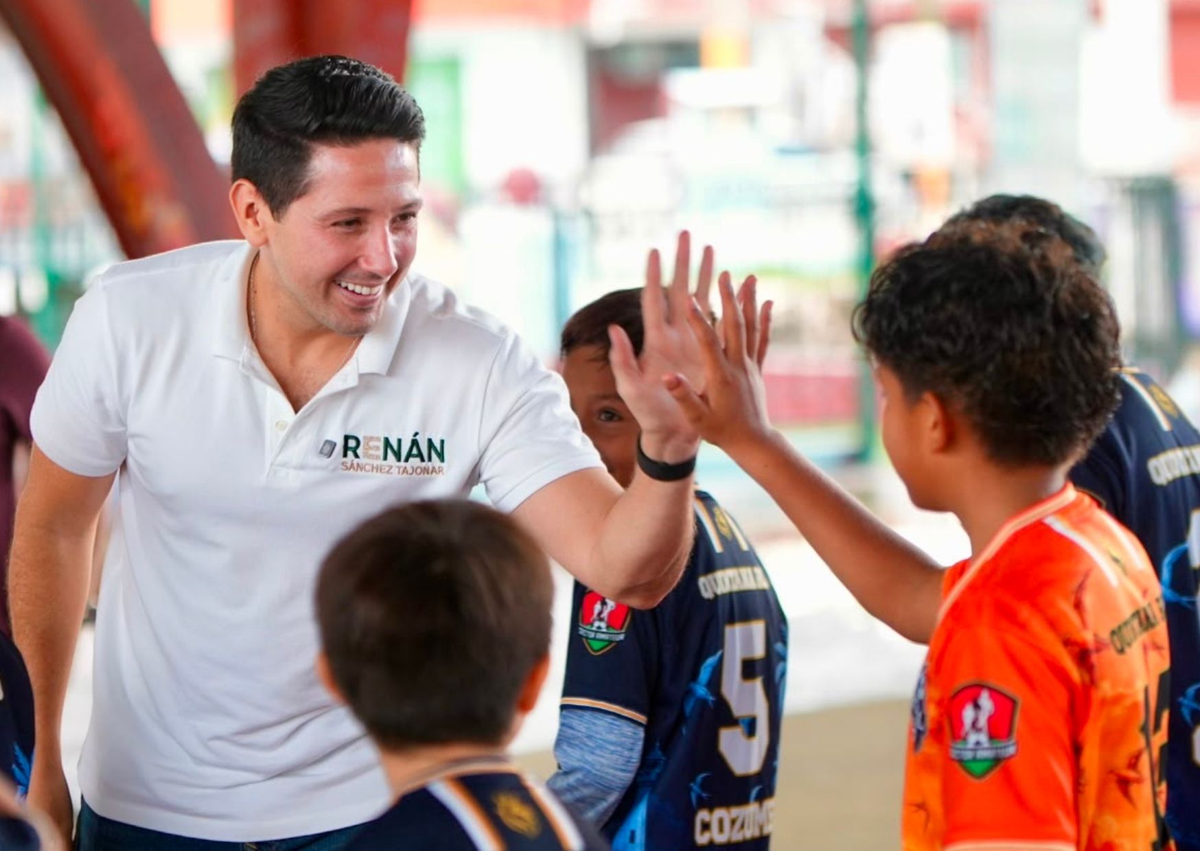 Las familias enfrentan en agosto la compra simultánea de útiles, uniformes, calzado y mochilas.