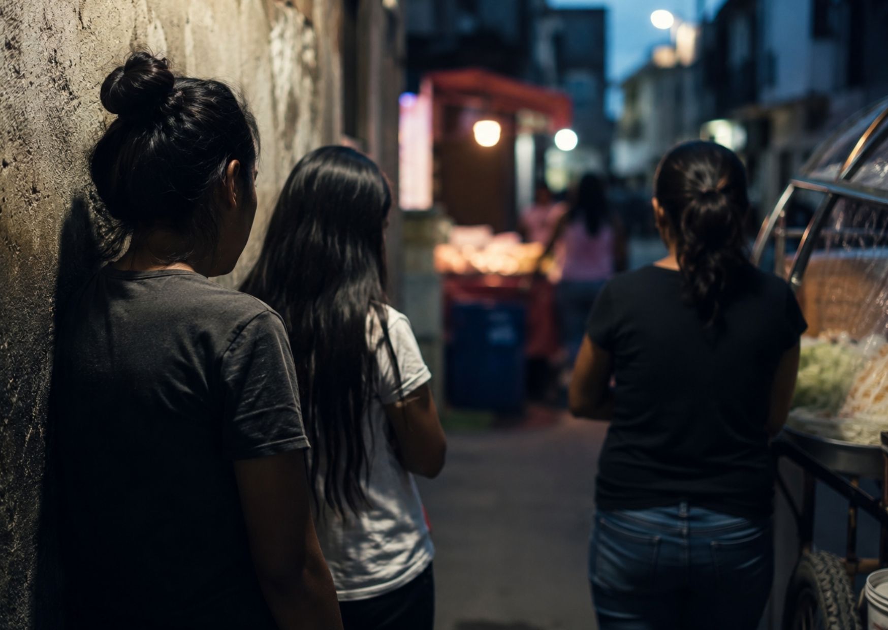 Una oferta para preparar y vender alimentos habría iniciado el traslado de las adolescentes.