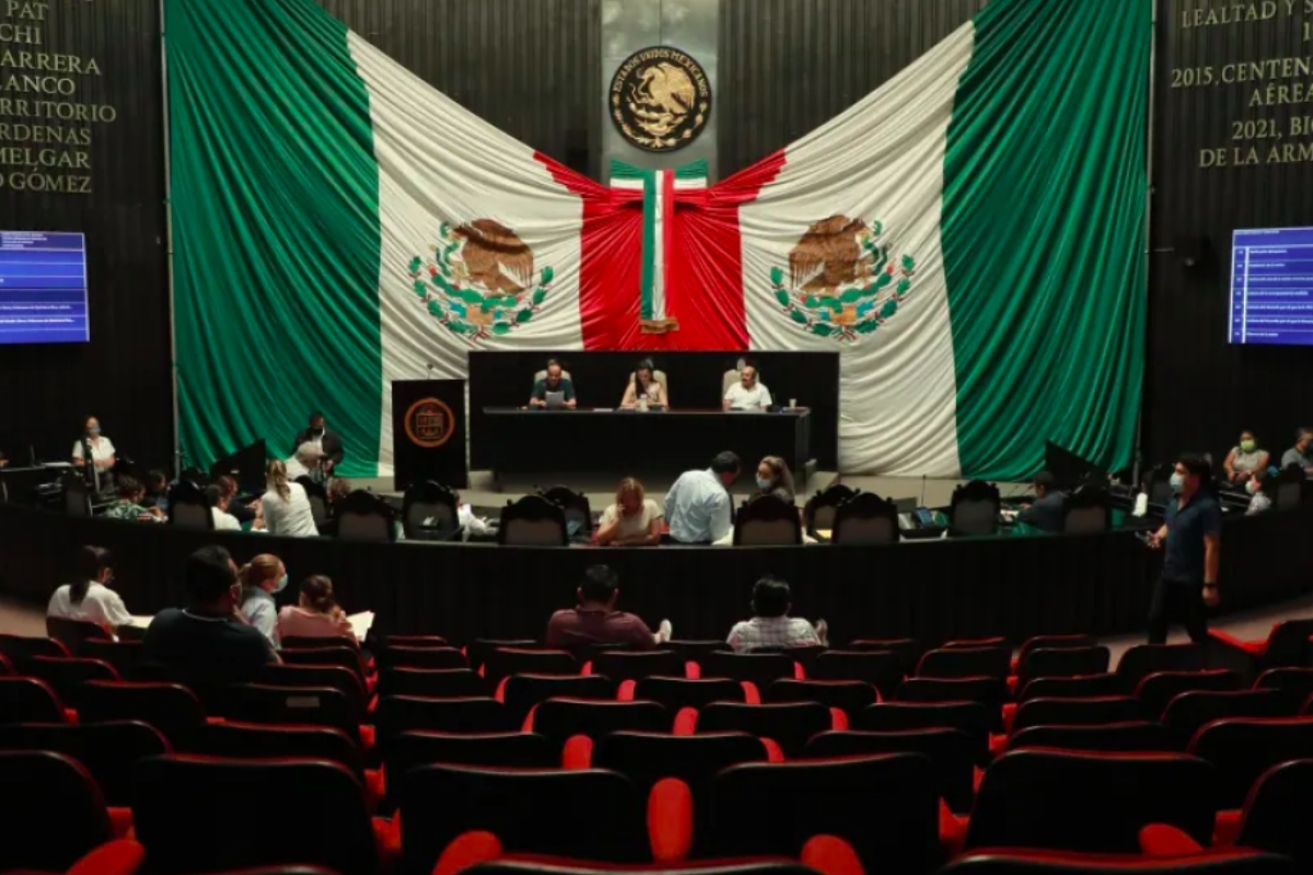 Código Penal de Quintana Roo durante análisis legislativo.