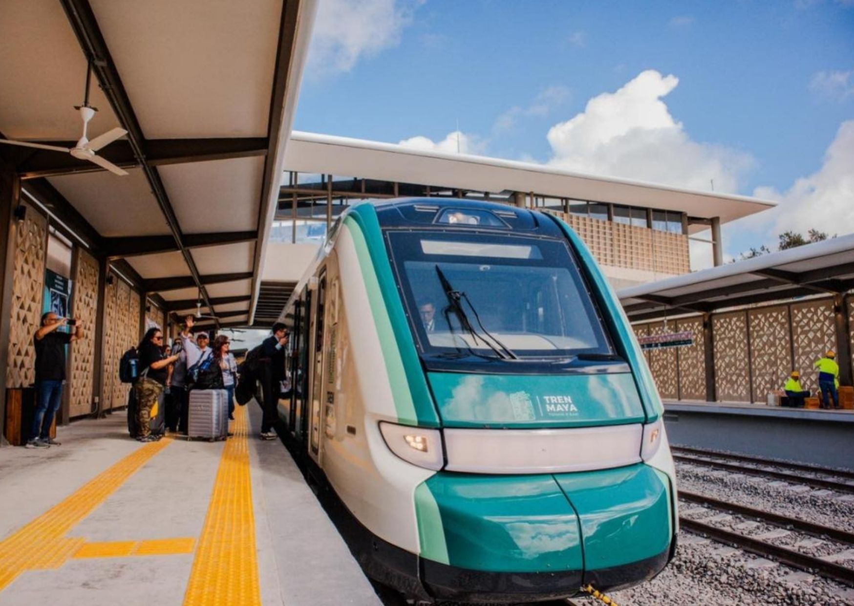 El viaje completo incluye autobús, espera, recorrido ferroviario y conexión urbana.