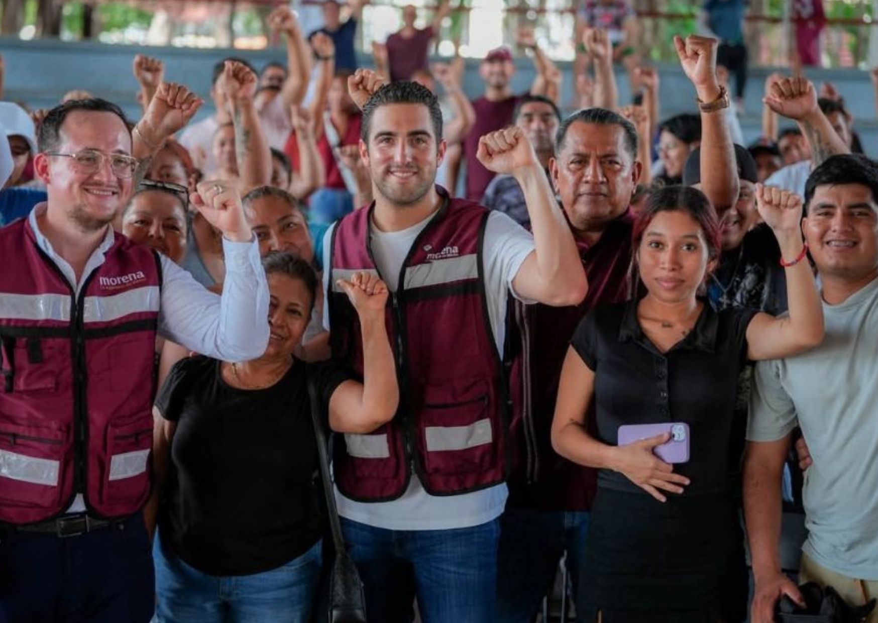 Gino Segura encabezó una asamblea en Playa del Carmen durante el proceso interno de Morena.
