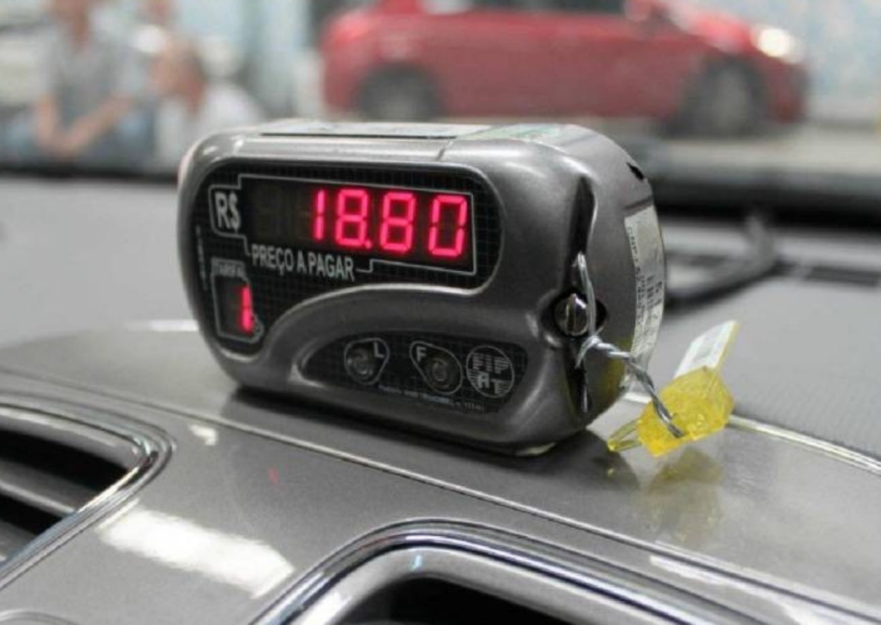 Cancún comenzará con alrededor de 100 taxis equipados con taxímetro.