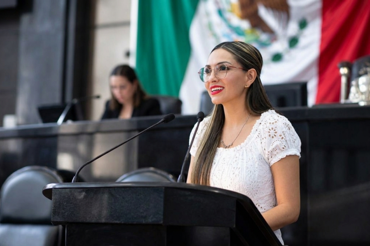 Paola Moreno durante su Segundo Informe en Cancún, donde presentó las reformas impulsadas en el Congreso de Quintana Roo.