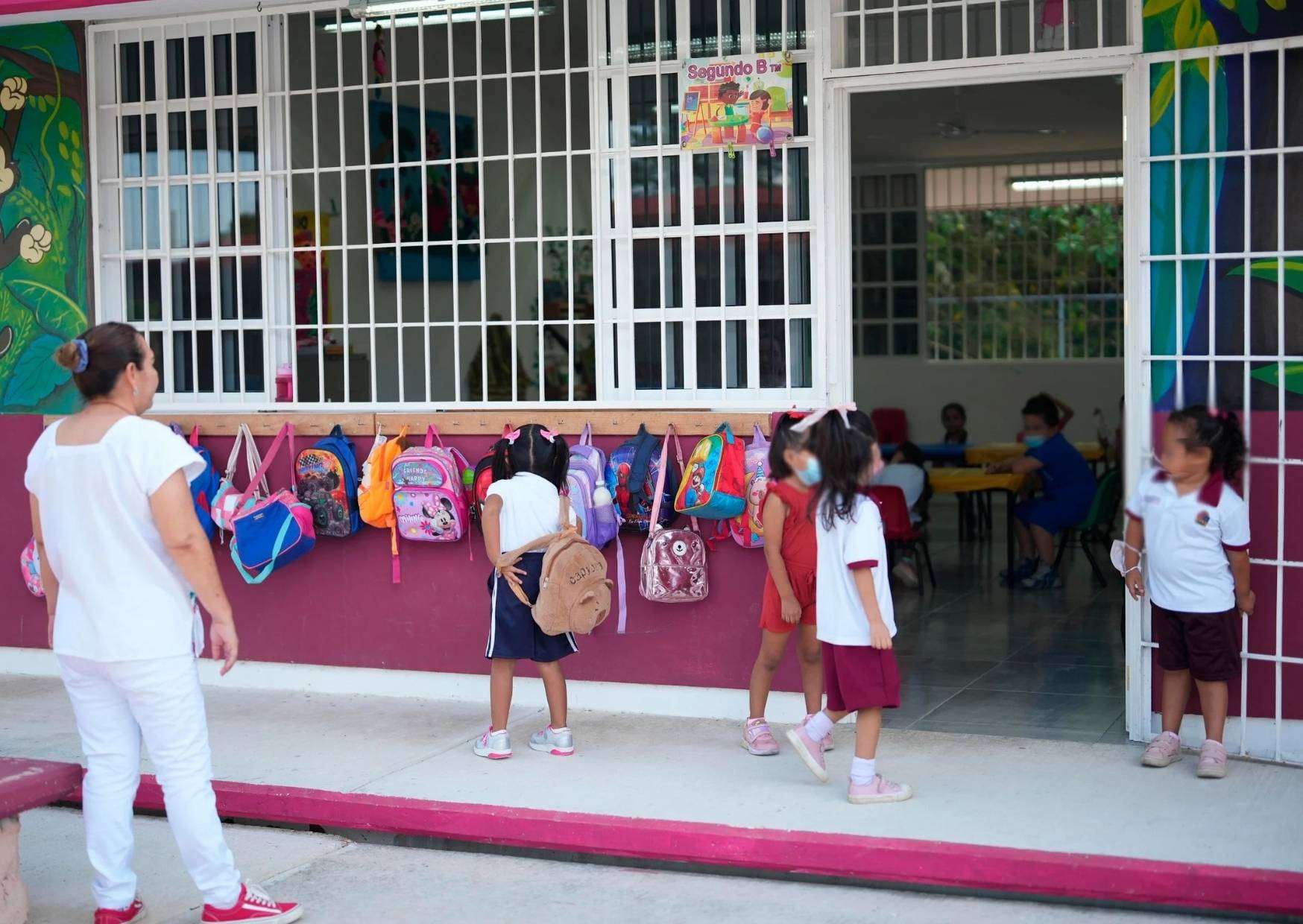 Estudiantes de educación básica en una escuela de Quintana Roo