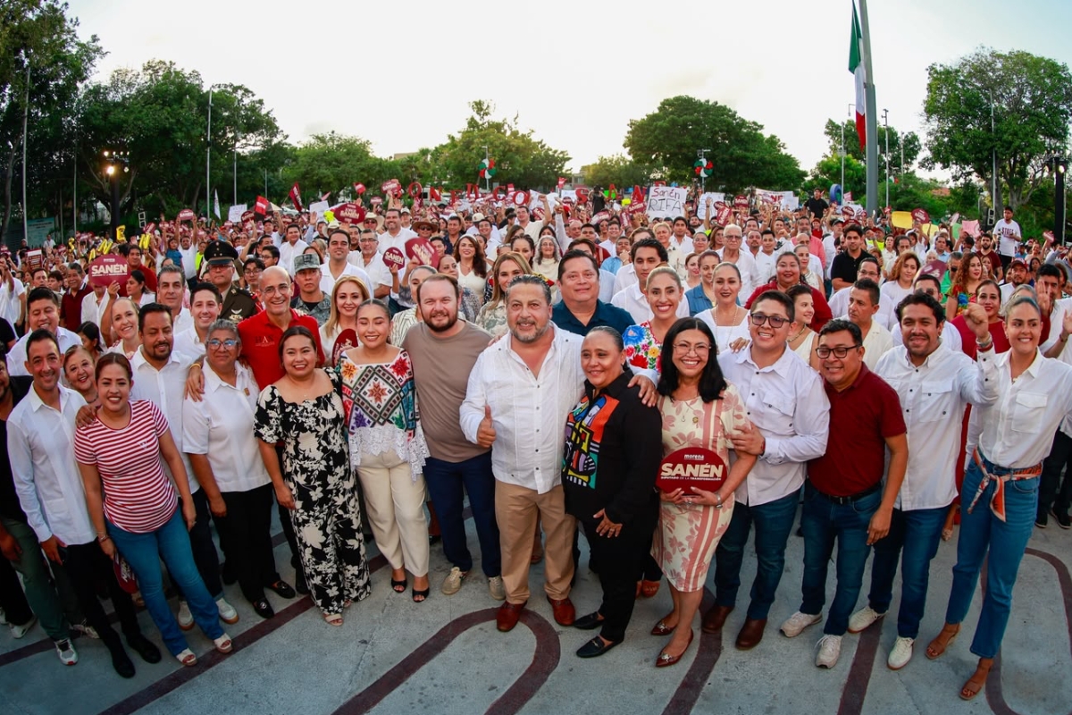 Jorge Sanén durante su Segundo Informe Legislativo en Cancún.